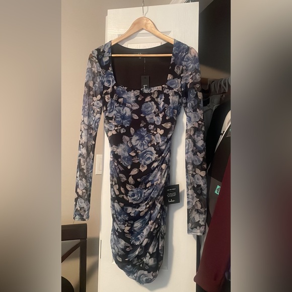 Dresses - Picture 2 of 3